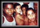 bangladeshkinderen * 655 x 440 * (98KB)